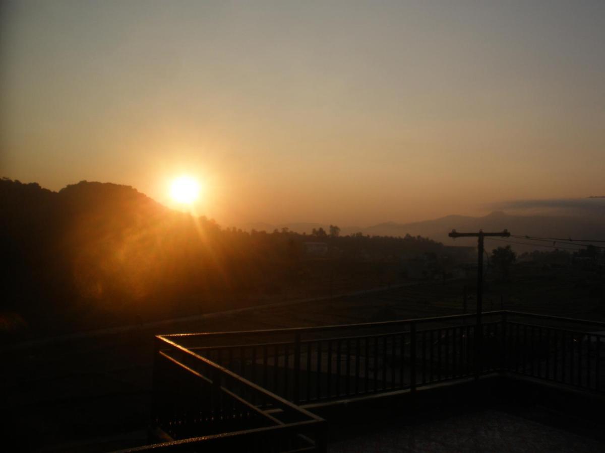 Castle Hotel Pokhara Exterior photo